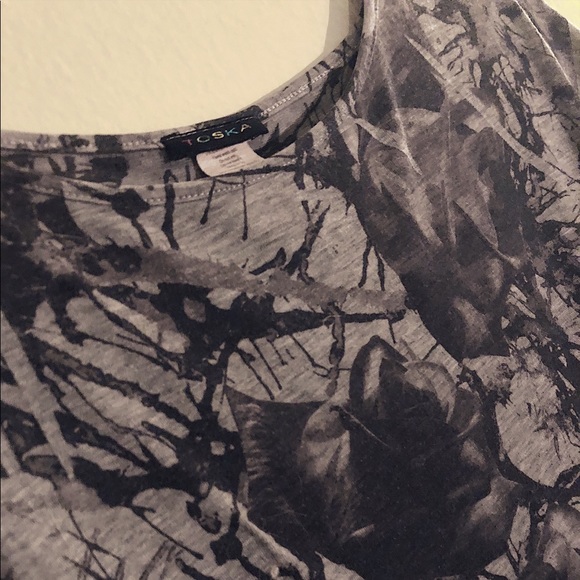 Gray and black Toska top with Roses - Picture 3 of 3